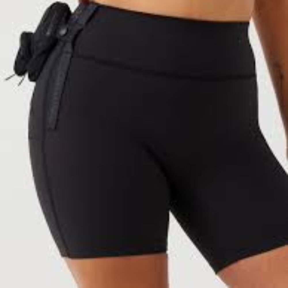 Outdoor Voices Snacks Hiking 6" Short sz Small Black with small pouch